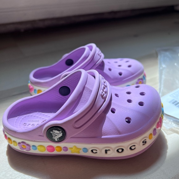Girls super cute Crocs purple with hearts size 8C - Picture 6 of 6